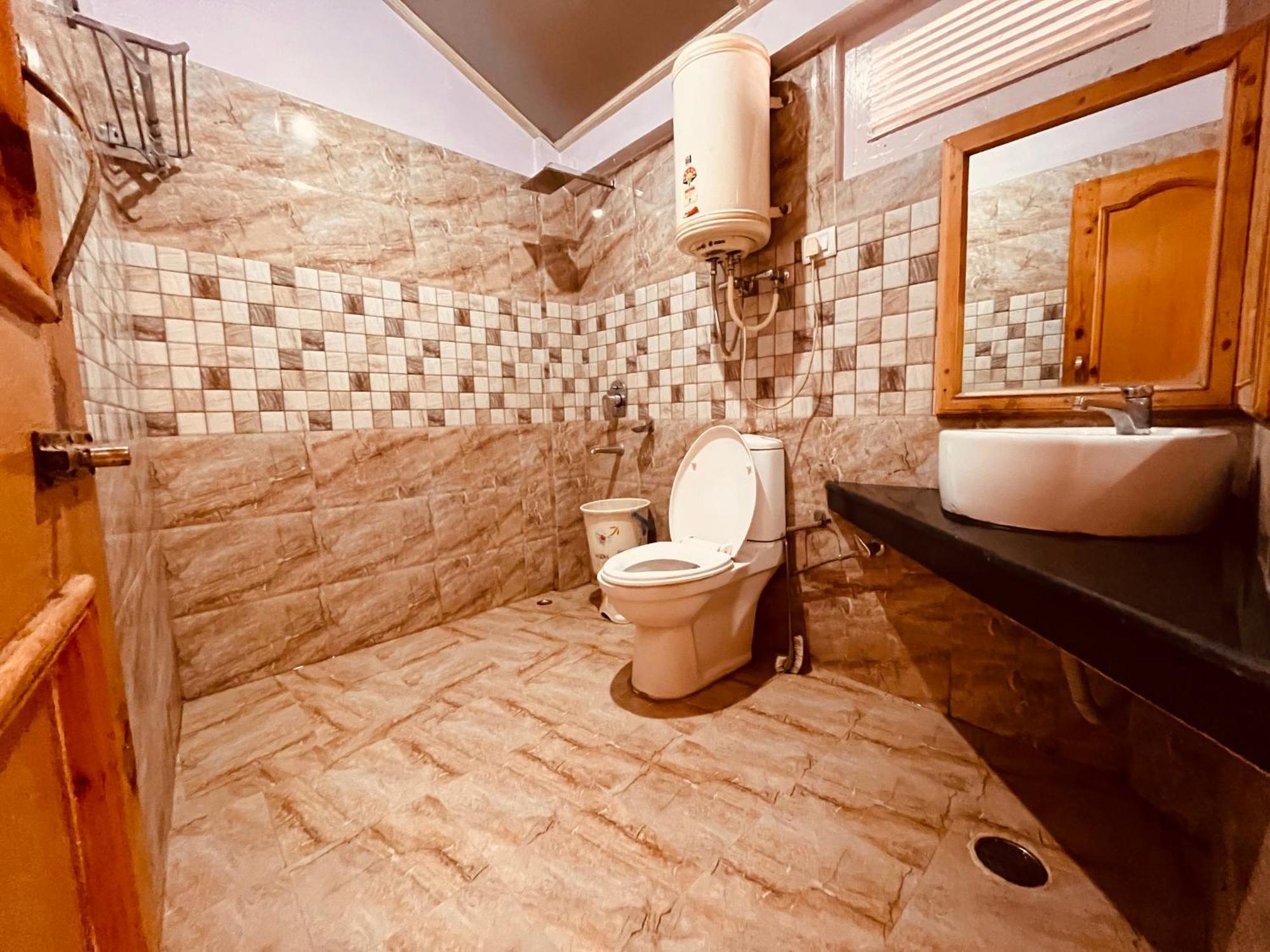 Hotel Hollywood Manali - Scenic River & Mountain View With Premium Rooms Extérieur photo